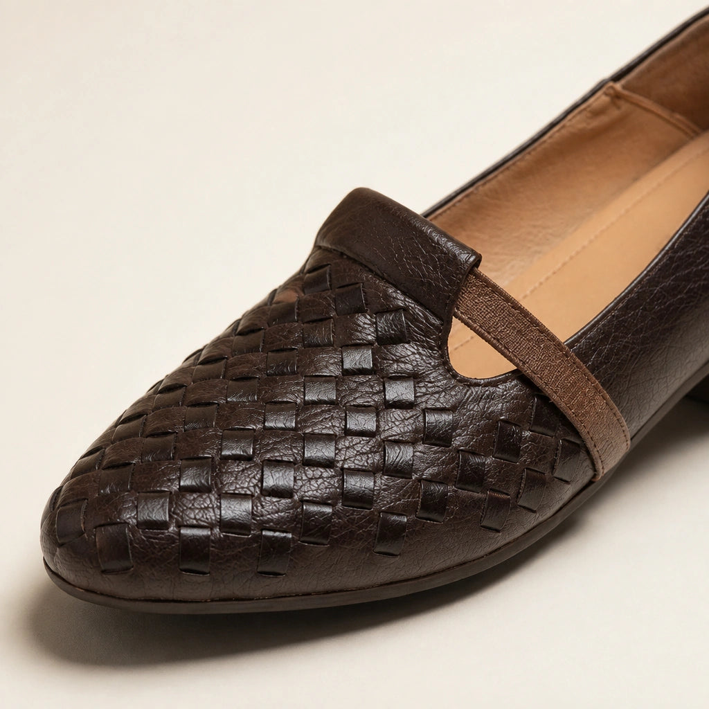 A close basket weave