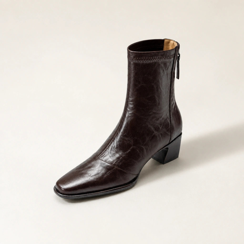 Close at the ankle, easy to zip